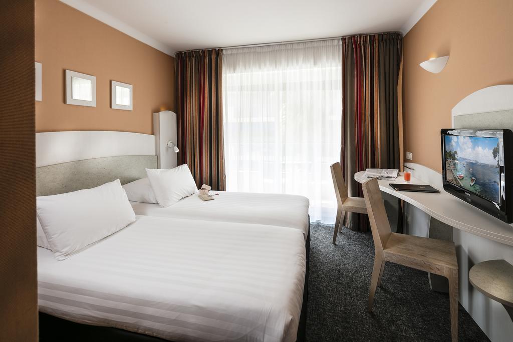 Hotel Western Astoria 3*